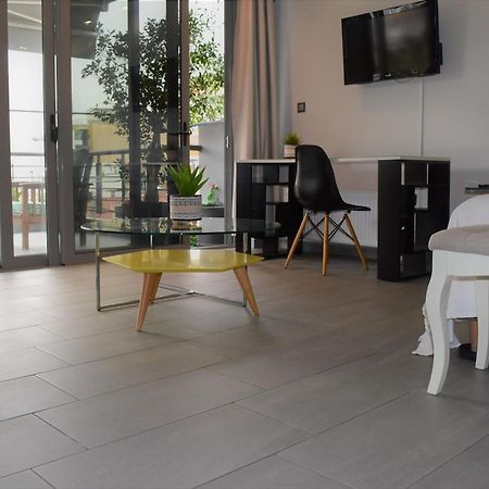 Stylish Boutique Loft With Private Balcony Atenas Exterior foto